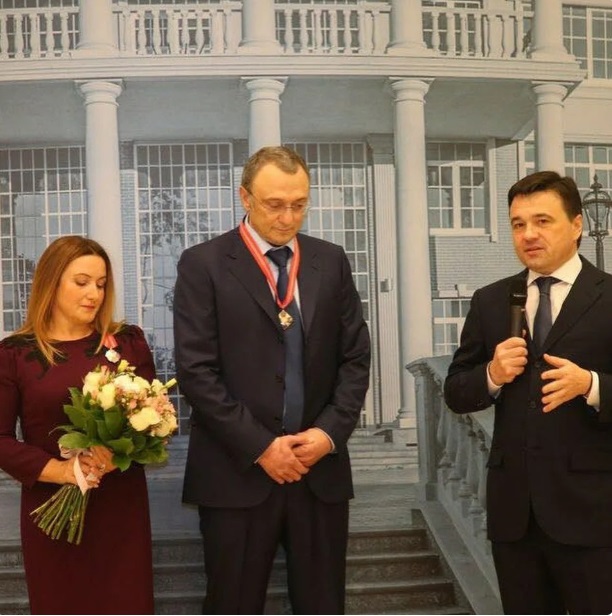 Как выглядит и чем занимается жена Сулеймана Керимова?