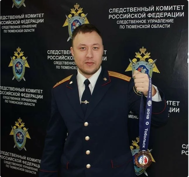 Следователь отметил повышение под "АУЕ, жизнь ворам" и лишился работы