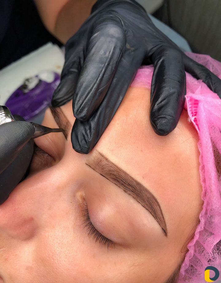 Аппаратное пудровое напыление бровей