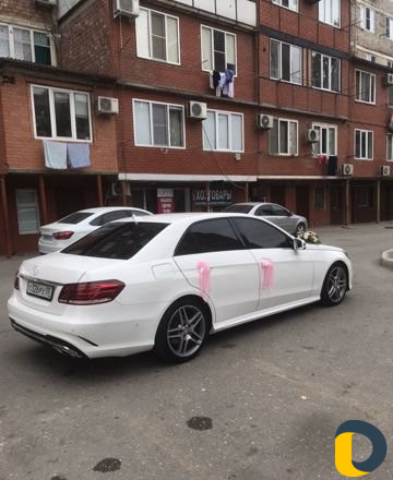 Аренда авто с водителем Мерседес w212 E класс а та