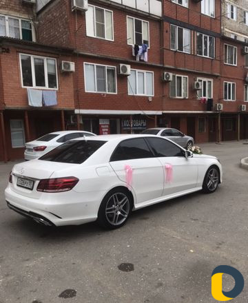 Аренда авто с водителем Мерседес w212 E класса