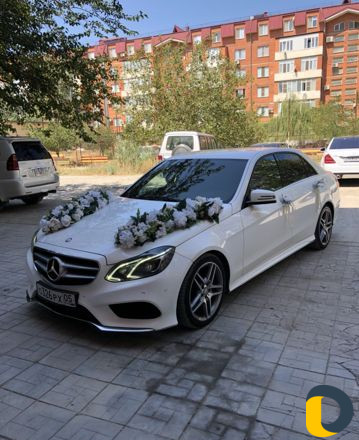 Аренда авто с водителем Мерседес w212 E класса