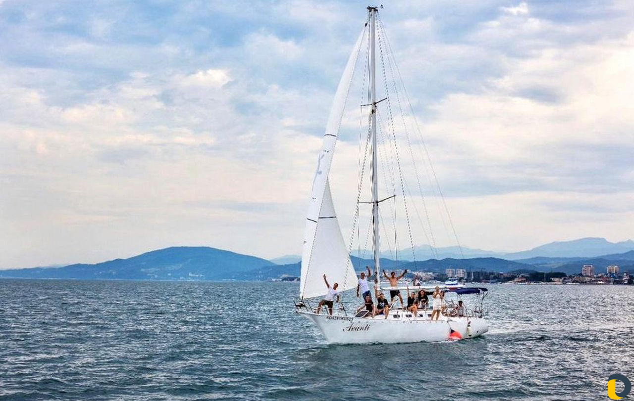 Аренда яхт, морская прогулка