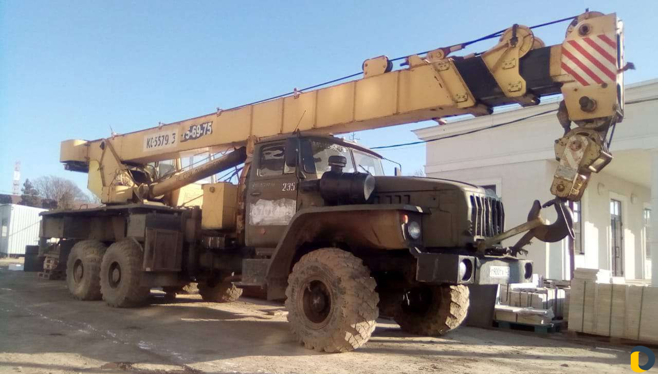 Автокран спецтехника 25 тонникУрал вездеход