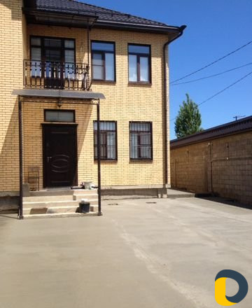 Бетонная заливка двора и стяжка пола жидким раство