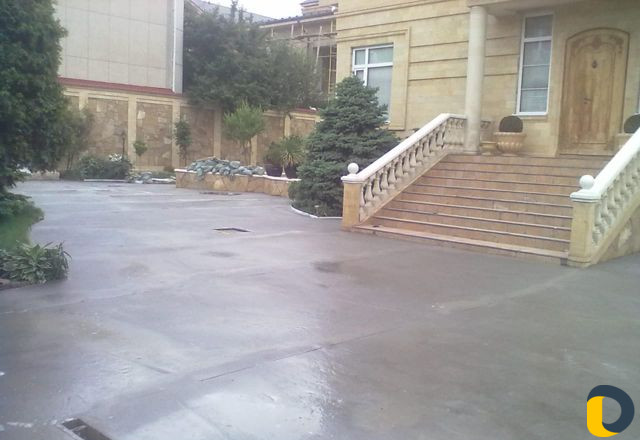 Бетонная заливка двора и стяжка пола жидким раство