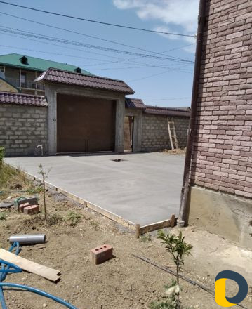 Бетонная заливка двора и стяжка пола жидким раство