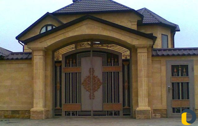 Бетонные арки и лестницы