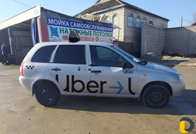 Брендирование авто убер Яндекс. Золотая корона