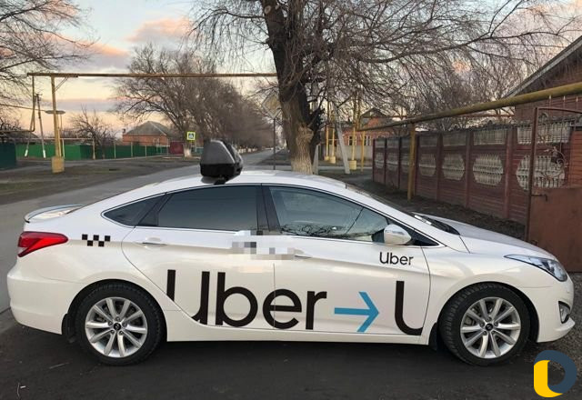 Брендирование авто убер Яндекс. Золотая корона