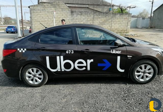 Брендирование машины Uber