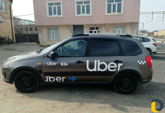Брендирование машины Uber