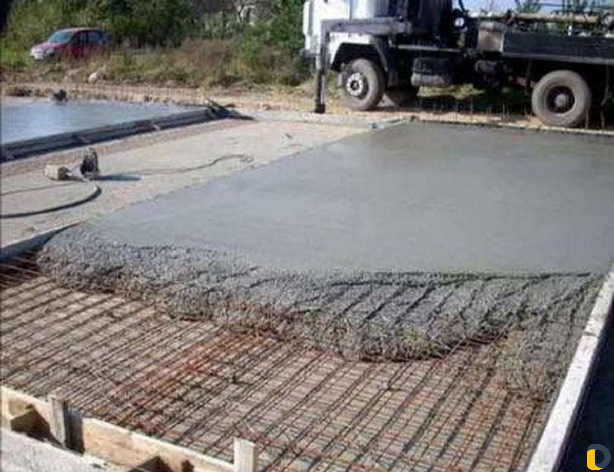 Бригада монолитчиков выполнит заливку отмостки,зае