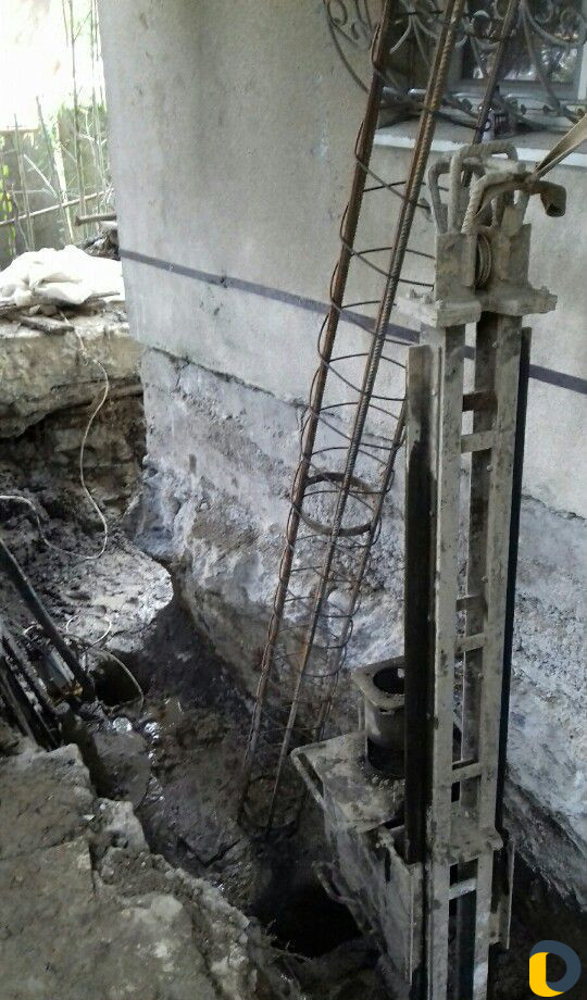 Бурим сваи в трудно доступных местах