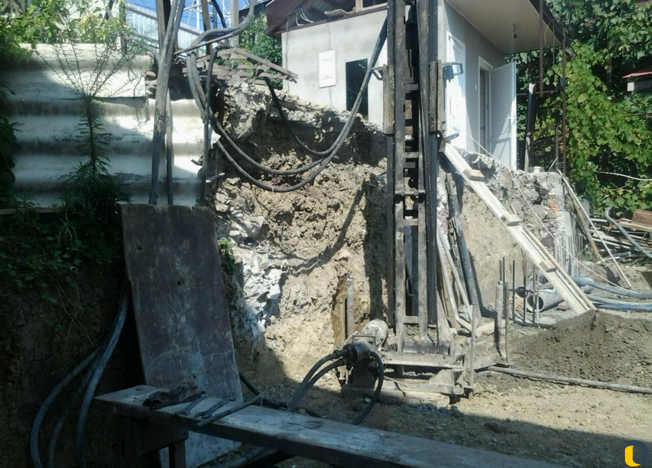 Бурим сваи в трудно доступных местах