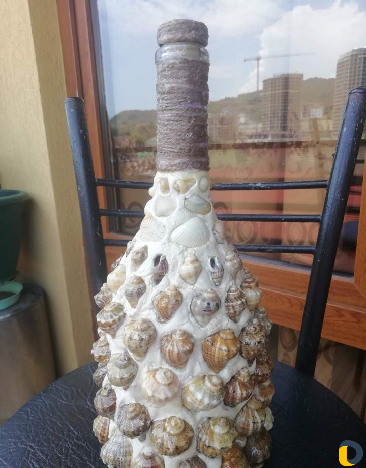 Бутылки декорированные ракушками