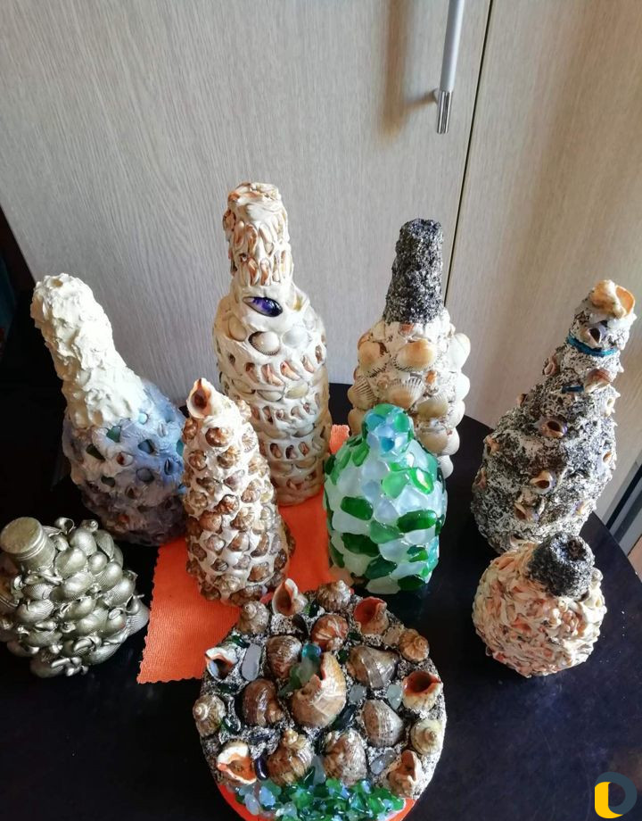 Бутылки декорированные ракушками