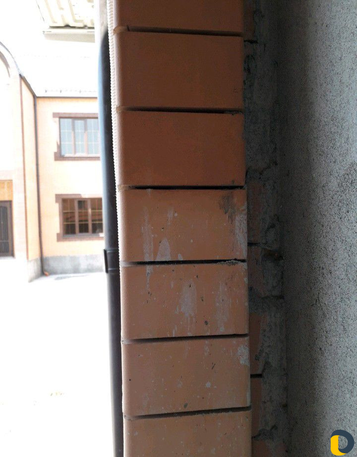 Чистим кирпичи после облицовки,убираю соль,раство
