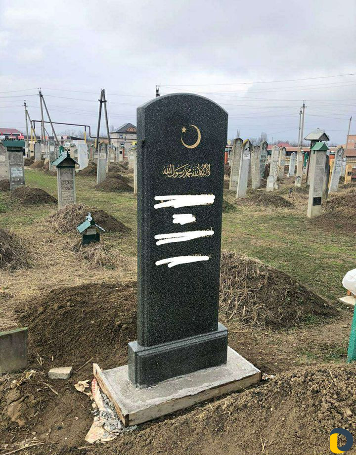 Чурт надгробия таблички крыши