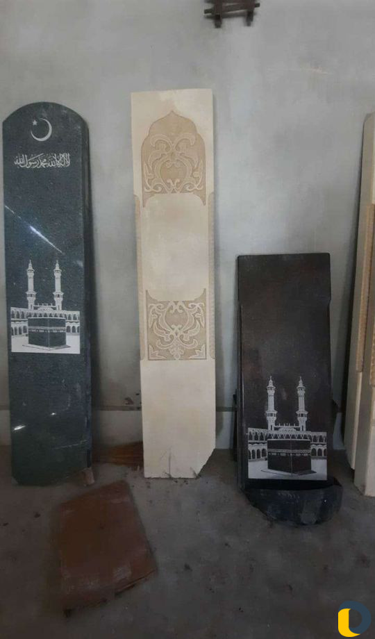 Чурт надгробия таблички крыши