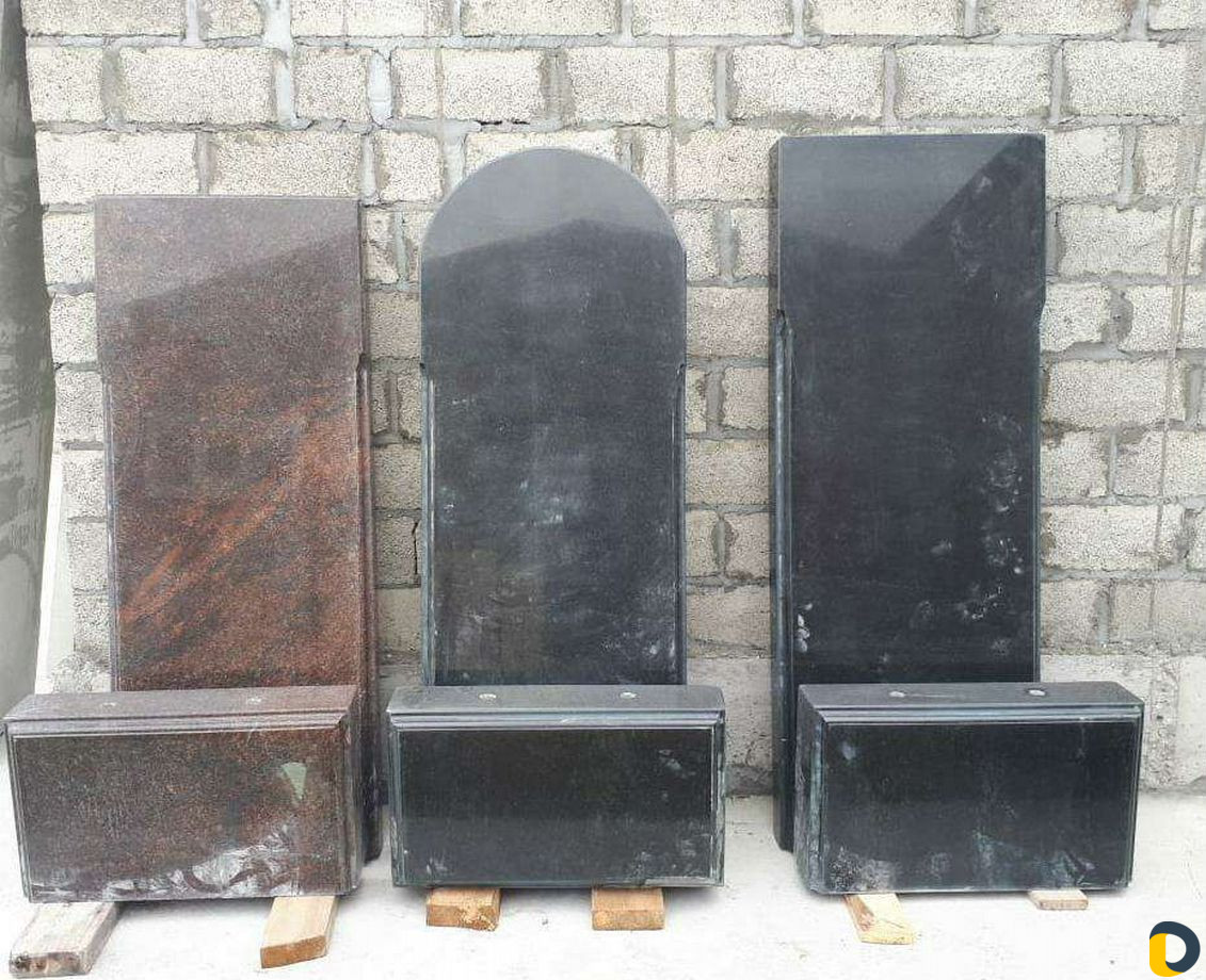 Чурт надгробия таблички крыши