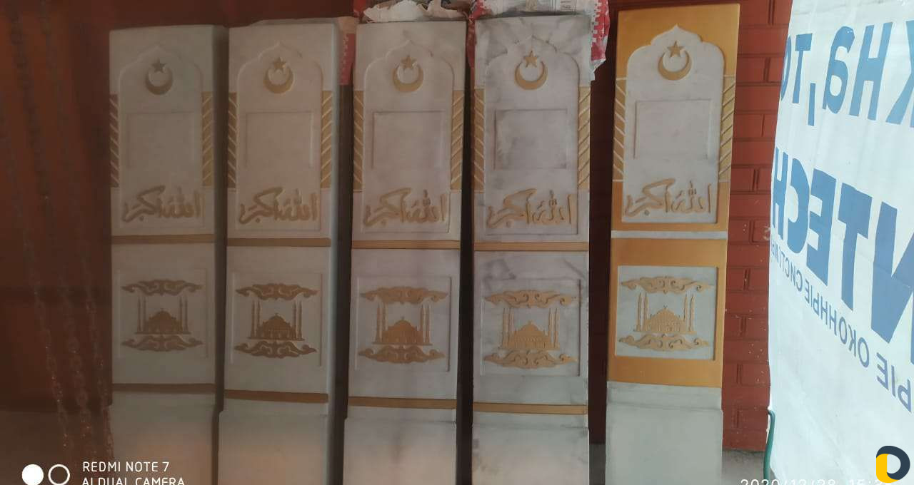 Чурт надгробия таблички крыши