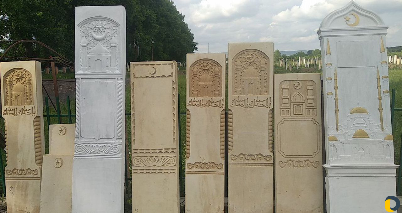 Чурт надгробия таблички крыши