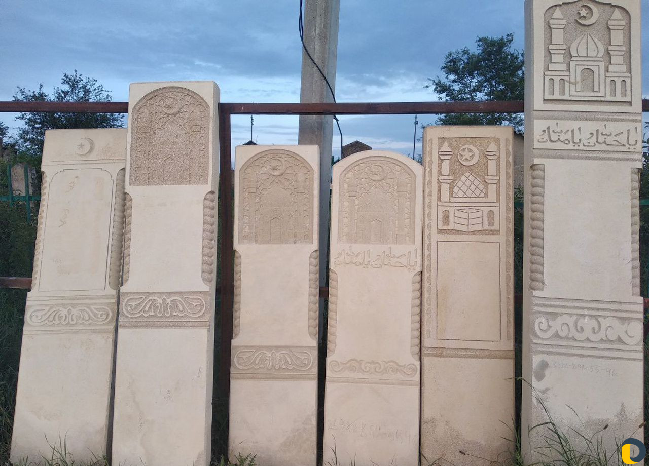Чурт надгробия таблички крыши