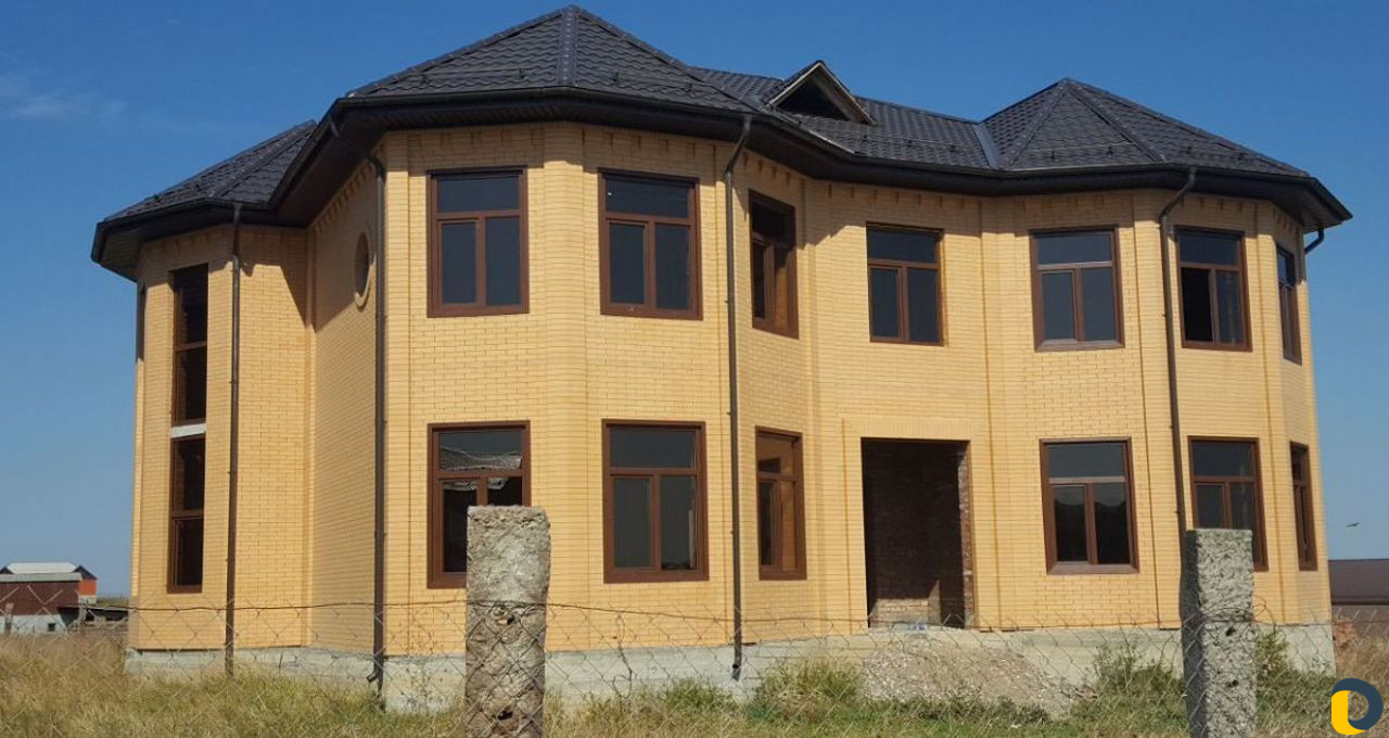 Делаем кладку любого кирпича делаем крышу строим д