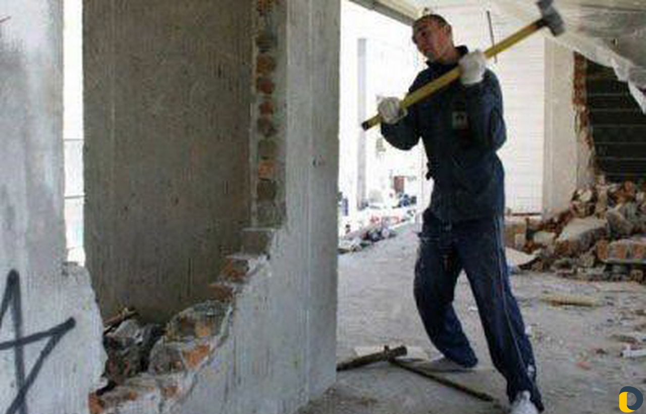 Демонтажные работы и вывоз мусора