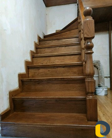 Деревянная лестница перила