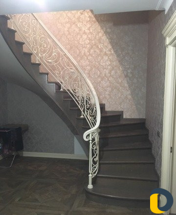 Деревянные лестницы и кованные работы