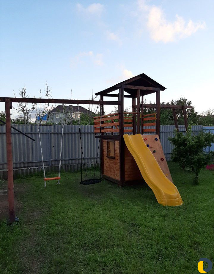 Детские игровые площадки, домики, беседки из дерев