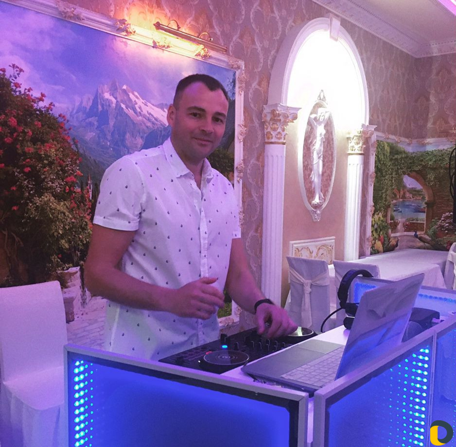 Диджей. Караоке аренда. Ведущие. Ди-джей. Звукоопе