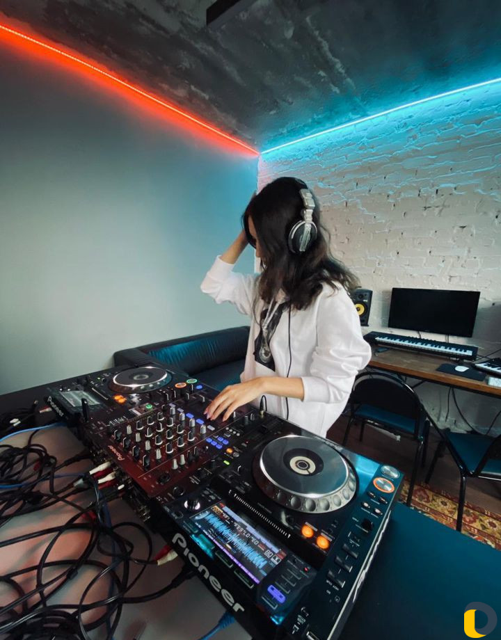 Dj