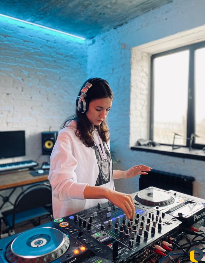Dj