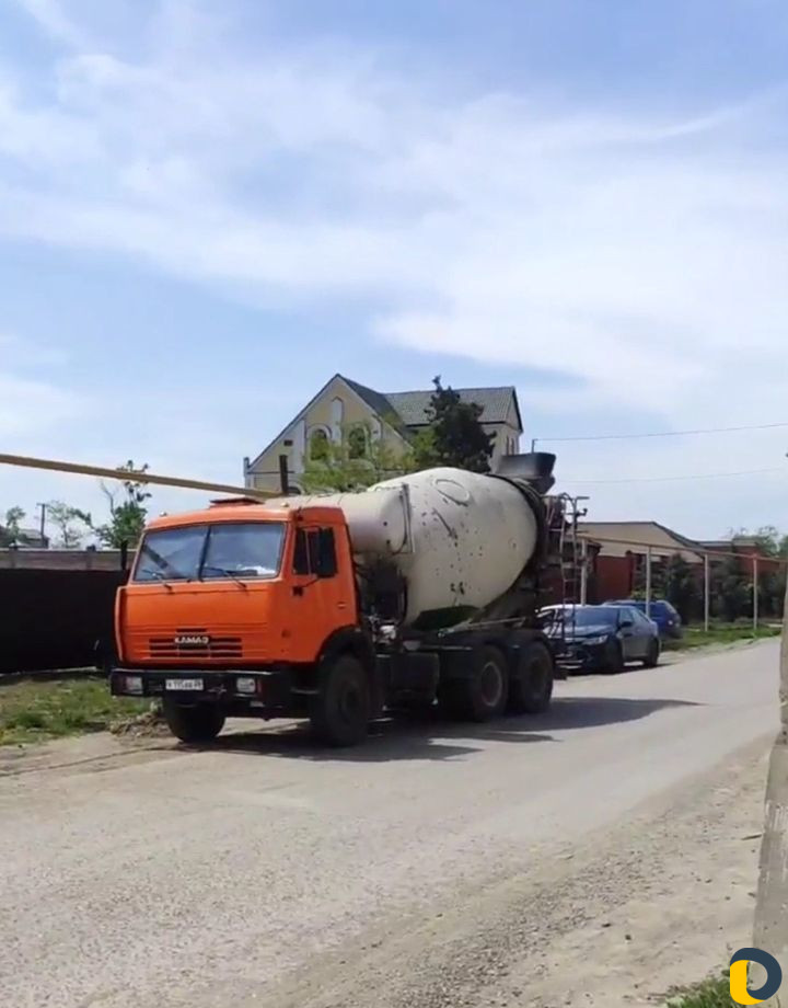Доставка бетона миксером