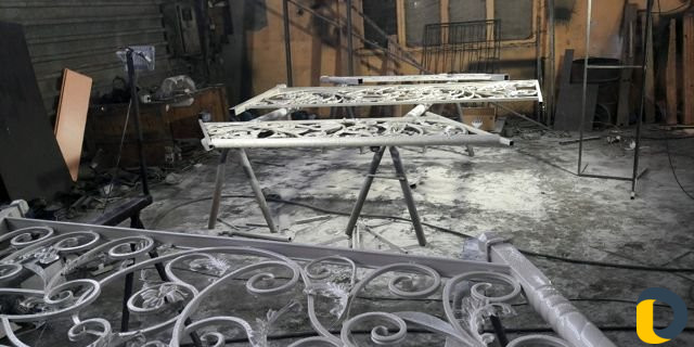 Двери решетки перила