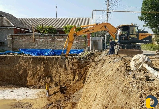 Экскаваторы колесный Hyundai, гусеничный Hitachi