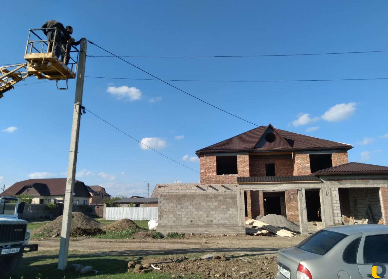 Электрик и электромонтажники проводим свет в дома