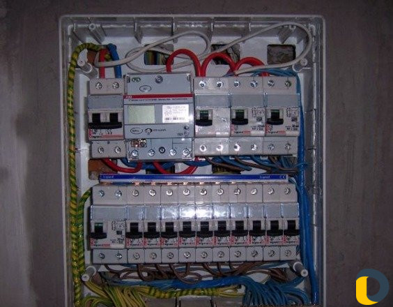 Электрик с высшим образованием