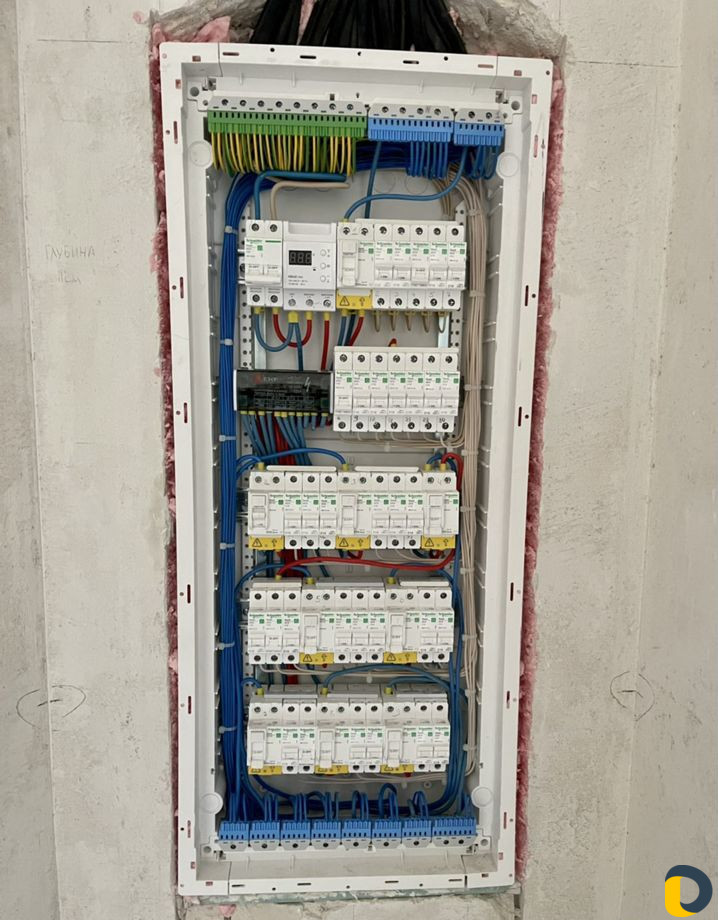 Электромонтажные работы.Электрик