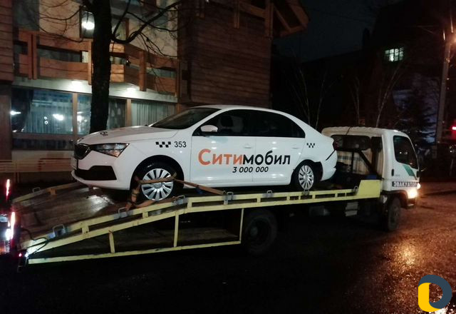 Эвакуатор, услуги перевозки авто и спецтехники