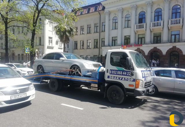 Эвакуатор, услуги перевозки авто и спецтехники