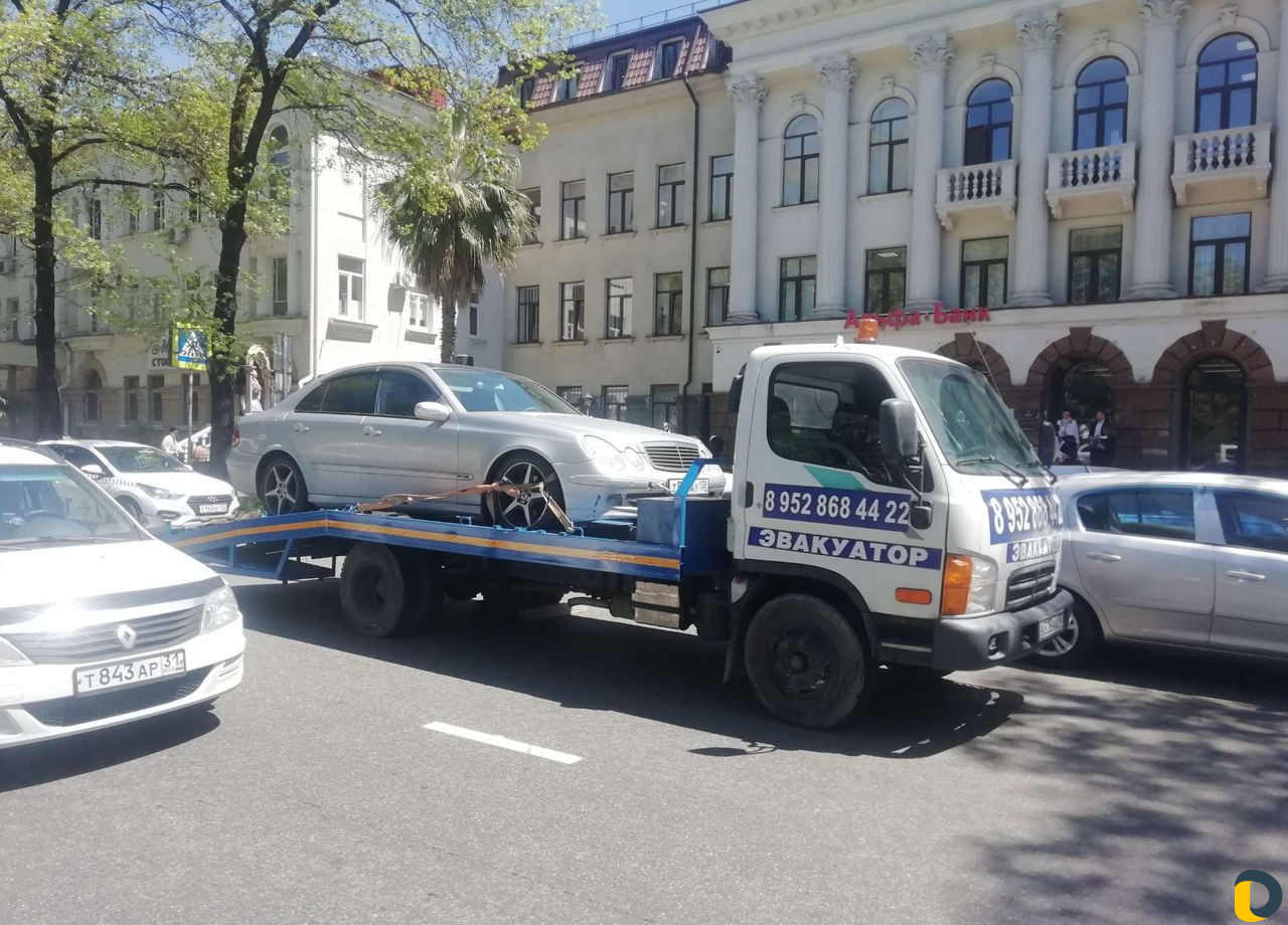 Эвакуатор, услуги перевозки авто и спецтехники
