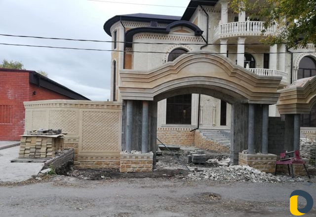 Фасадные работы из натурального природного камня