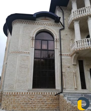Фасадные работы из натурального природного камня