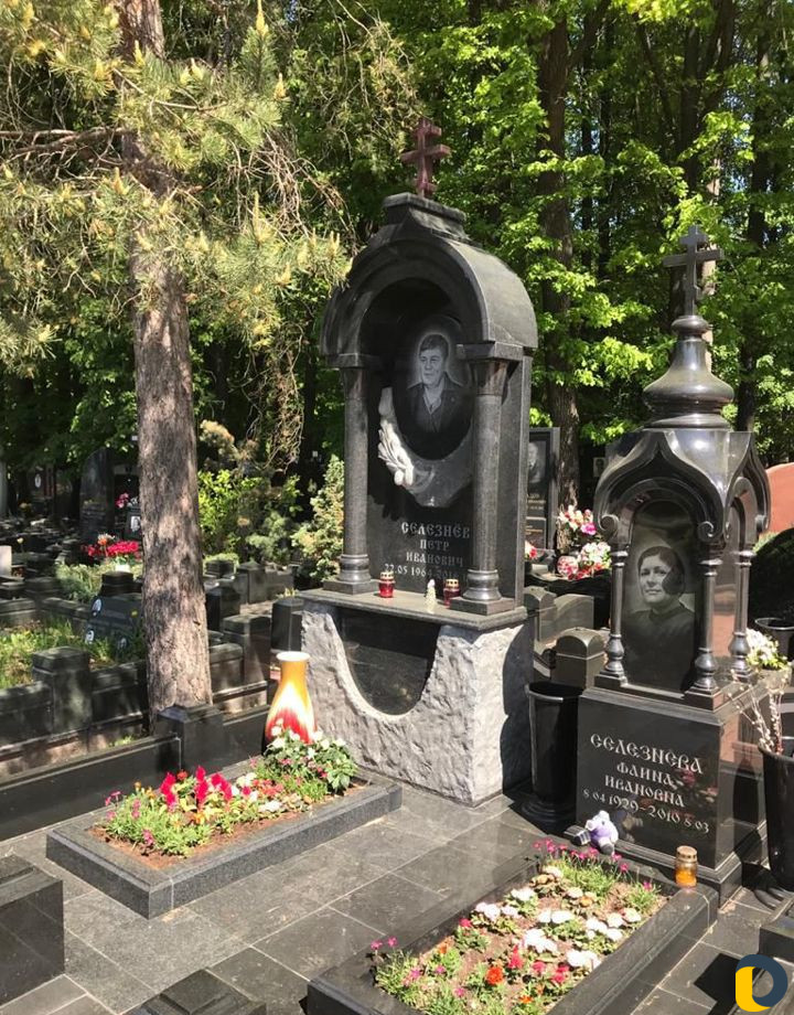 Гранитные памятники