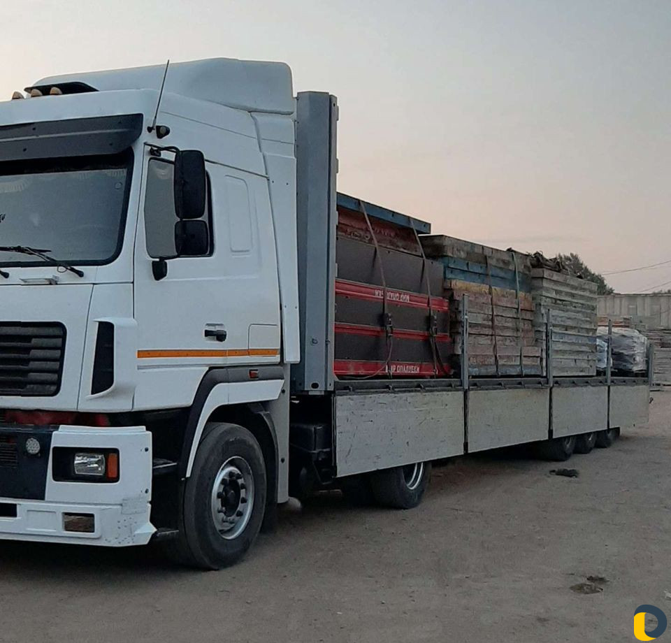 Грузоперевозки длинномером