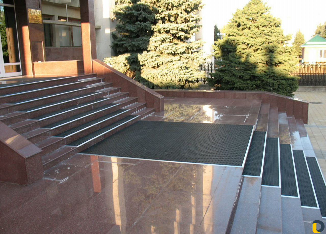 Грязезащита, коврики, покрытия противскольжения